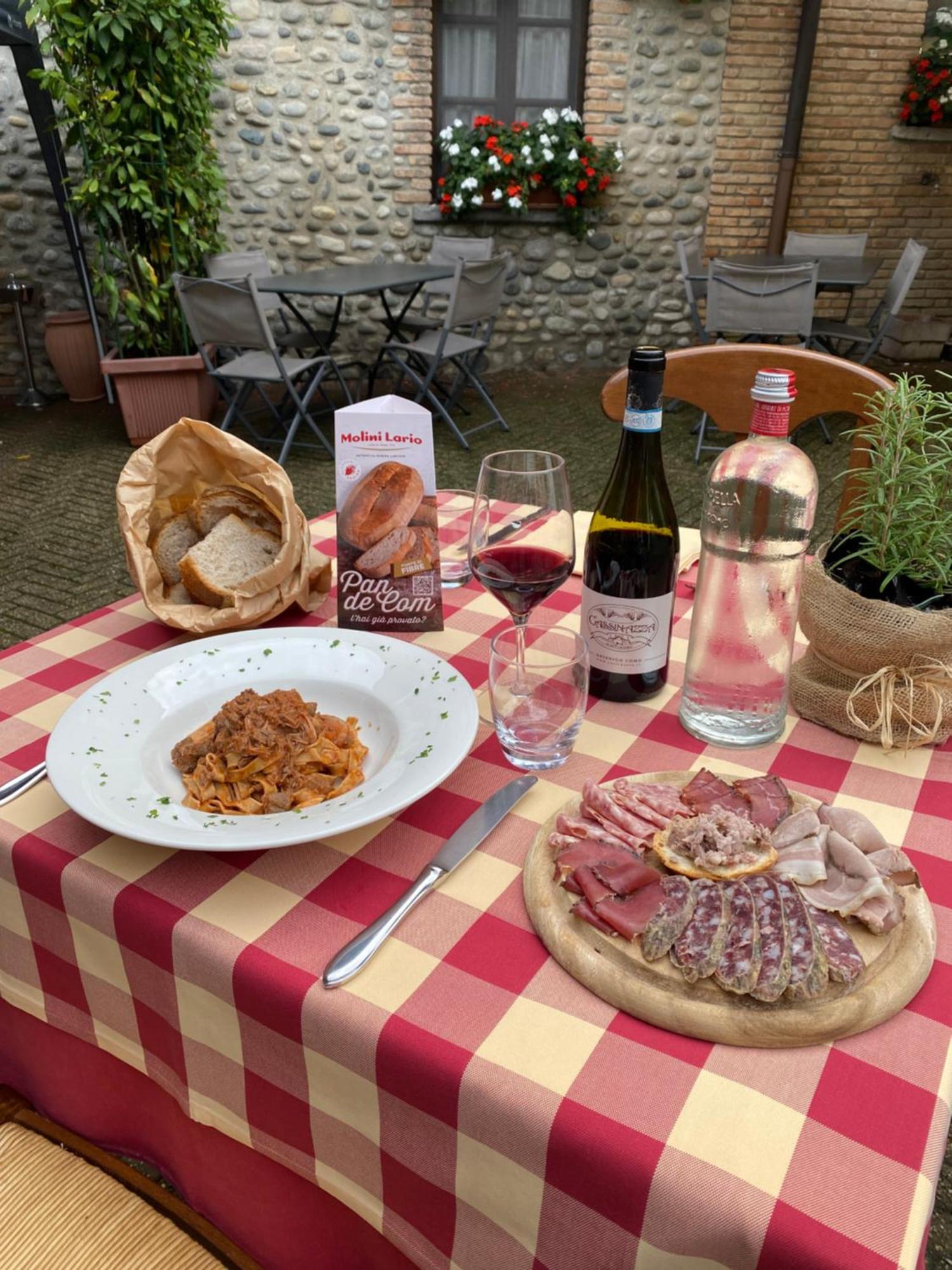 Agriturismo Cassinazza Orsenigo Екстериор снимка